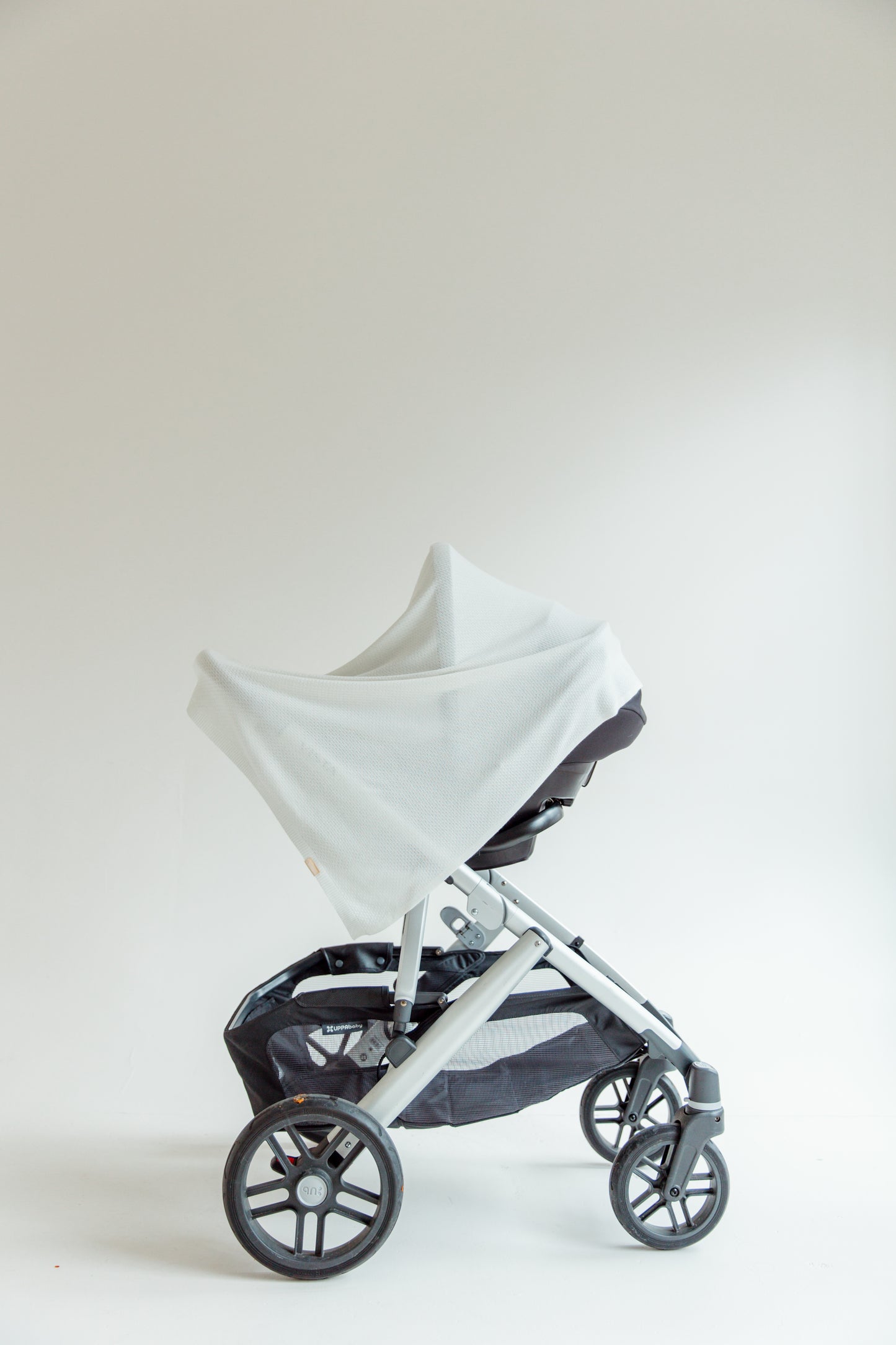 Breathable Viscose Nursing Cover - White